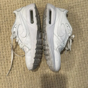 Nike Air Max SC Triple White Leather Sneakers
DH9637-100 Womens size 7